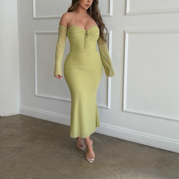 Green dress 💚💚 - Picture 2 of 3